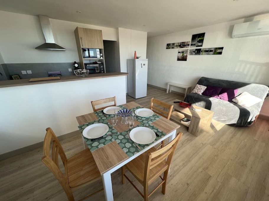 Le Carrousel - Apt Vue Mer - Plage A 10 M - Clim - Wifi Canet-en-Roussillon Buitenkant foto